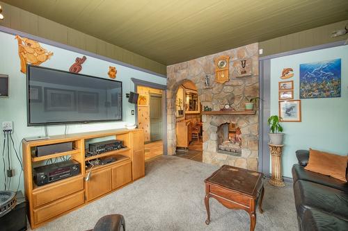 2901 26 Street, Vernon, BC - Indoor With Fireplace