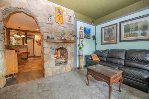 2901 26 Street, Vernon, BC - Indoor Photo Showing Living Room With Fireplace