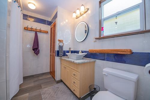 2901 26 Street, Vernon, BC - Indoor Photo Showing Bathroom