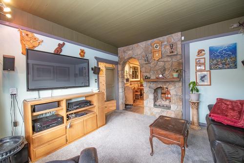 2901 26 Street, Vernon, BC - Indoor With Fireplace