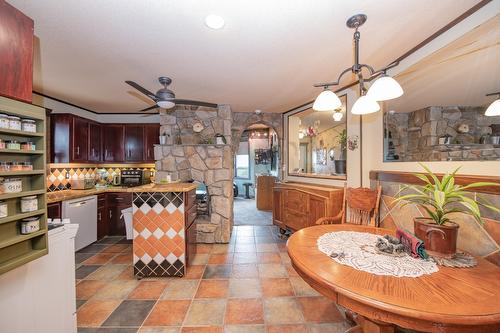 2901 26 Street, Vernon, BC - Indoor Photo Showing Dining Room