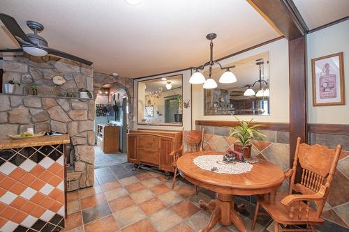 2901 26 Street, Vernon, BC - Indoor Photo Showing Dining Room