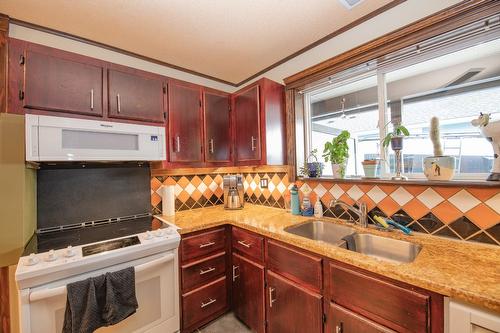 2901 26 Street, Vernon, BC - Indoor Photo Showing Kitchen With Double Sink