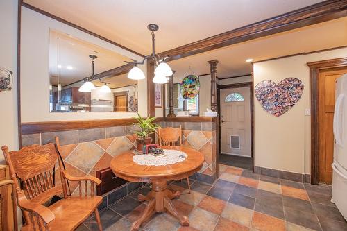 2901 26 Street, Vernon, BC - Indoor Photo Showing Dining Room