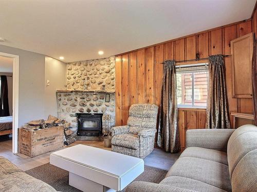 Living room - 67 Ch. Du Chenail-Du-Moine, Lac-Des-Plages, QC - Indoor Photo Showing Living Room With Fireplace