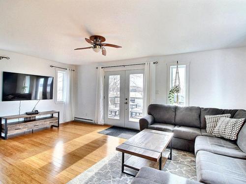 Salon - 1084 Ch. De La Baie-Solitaire, Rouyn-Noranda, QC - Indoor Photo Showing Living Room