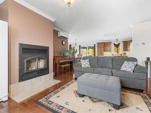 Living room - 76 Rue Des Peupliers, Lévis (Les Chutes-De-La-Chaudière-Ouest), QC - Indoor Photo Showing Living Room With Fireplace