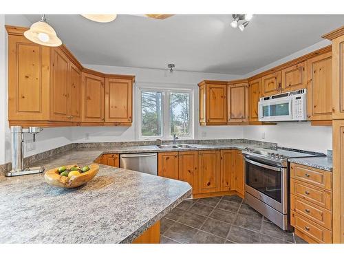 Cuisine - 40 Ch. Des Catalpas, La Conception, QC - Indoor Photo Showing Kitchen With Double Sink