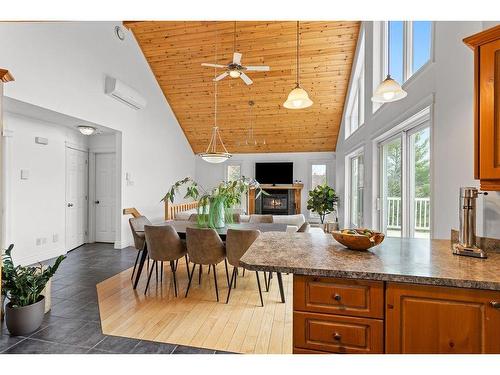 Salle Ã  manger - 40 Ch. Des Catalpas, La Conception, QC - Indoor Photo Showing Dining Room With Fireplace