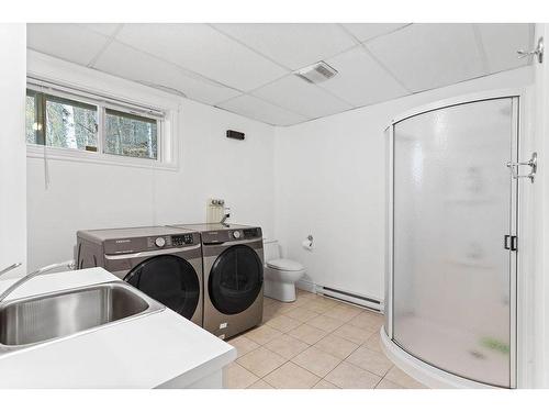 Salle de bains - 40 Ch. Des Catalpas, La Conception, QC - Indoor Photo Showing Laundry Room