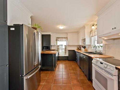 Cuisine - 82 Rue Johnson, Coaticook, QC - Indoor Photo Showing Kitchen With Double Sink