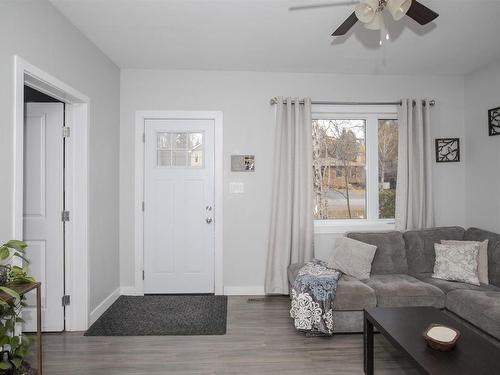 331 Masters St., Thunder Bay, ON - Indoor Photo Showing Living Room