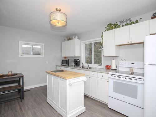 331 Masters St., Thunder Bay, ON - Indoor Photo Showing Kitchen With Double Sink