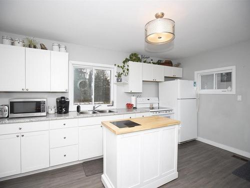 331 Masters St., Thunder Bay, ON - Indoor Photo Showing Kitchen With Double Sink