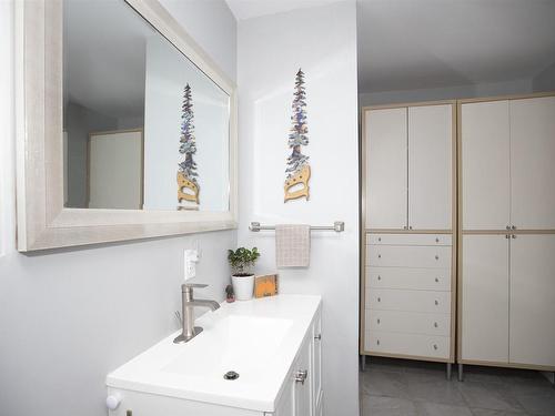 331 Masters St., Thunder Bay, ON - Indoor Photo Showing Bathroom