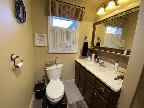 3101 Arthur Street, Thunder Bay, ON - Indoor Photo Showing Bathroom