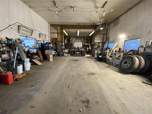 3101 Arthur Street, Thunder Bay, ON - Indoor Photo Showing Garage