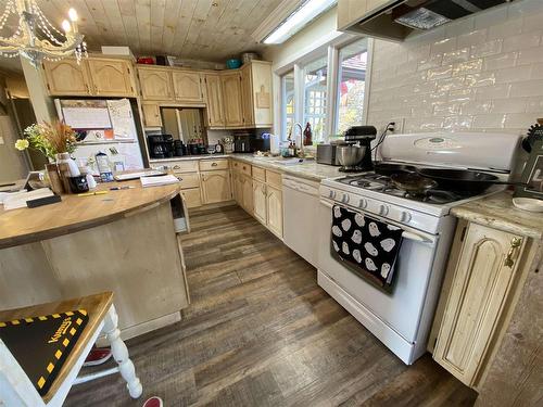 3101 Arthur Street, Thunder Bay, ON - Indoor Photo Showing Kitchen