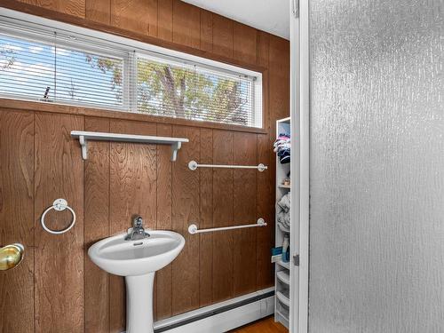 402 Strathcona Terrace, Kamloops, BC - Indoor Photo Showing Bathroom