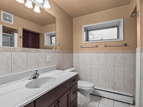 402 Strathcona Terrace, Kamloops, BC - Indoor Photo Showing Bathroom