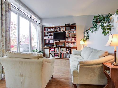 Living room - 403-5905 Rue De La Tourbière, Longueuil (Saint-Hubert), QC - Indoor Photo Showing Living Room