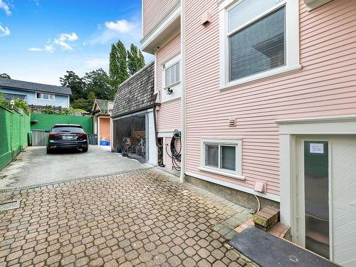 516 Gorge Rd West, Saanich, BC 