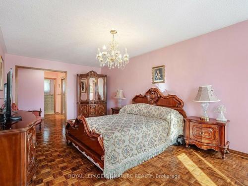 100 Gas Light Cres, Vaughan, ON - Indoor Photo Showing Bedroom