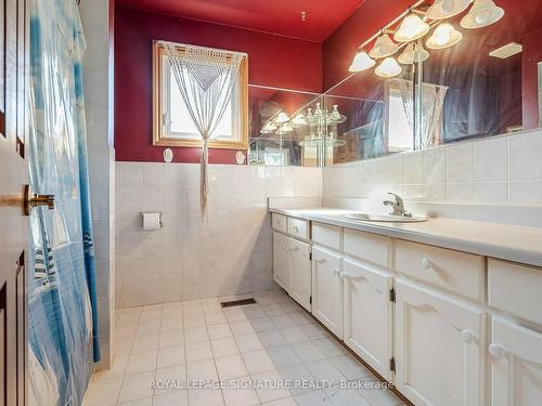 100 Gas Light Cres, Vaughan, ON - Indoor Photo Showing Bathroom