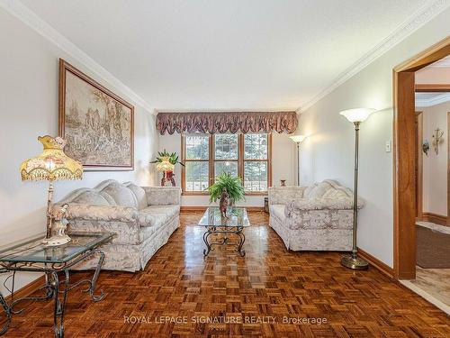 100 Gas Light Cres, Vaughan, ON - Indoor Photo Showing Living Room