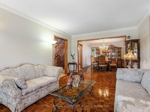 100 Gas Light Cres, Vaughan, ON - Indoor Photo Showing Living Room