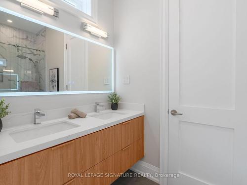 2346 Rebecca St, Oakville, ON - Indoor Photo Showing Bathroom