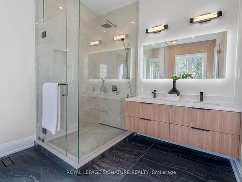 2346 Rebecca St, Oakville, ON - Indoor Photo Showing Bathroom