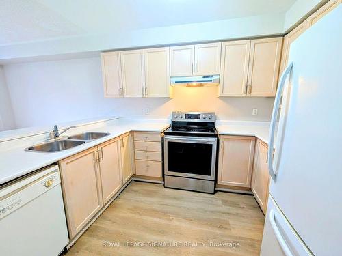 62-6880 Meadowvale Town Cntr Circ, Mississauga, ON - Indoor Photo Showing Kitchen With Double Sink