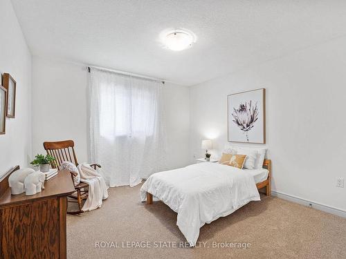 8 Signal Hill Ptwy, Hamilton, ON - Indoor Photo Showing Bedroom