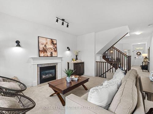 8 Signal Hill Ptwy, Hamilton, ON - Indoor Photo Showing Living Room With Fireplace