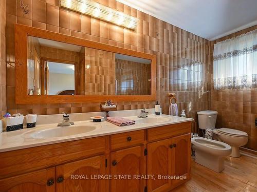 53 Glover Rd, Hamilton, ON - Indoor Photo Showing Bathroom