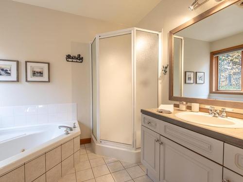 Salle de bains attenante Ã  la CCP - 305-170 Ch. De La Forêt, Mont-Tremblant, QC - Indoor Photo Showing Bathroom