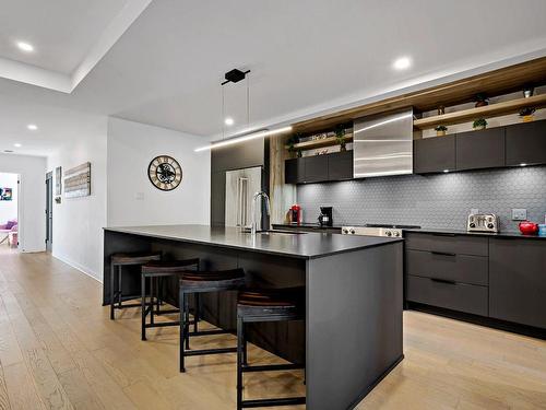 Kitchen - 104-1000 Allée De Verbier, Mont-Tremblant, QC - Indoor Photo Showing Kitchen With Upgraded Kitchen