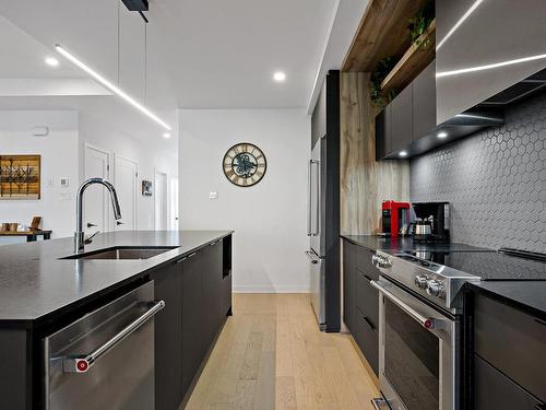 Kitchen - 104-1000 Allée De Verbier, Mont-Tremblant, QC - Indoor Photo Showing Kitchen With Upgraded Kitchen