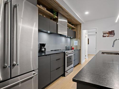 Kitchen - 104-1000 Allée De Verbier, Mont-Tremblant, QC - Indoor Photo Showing Kitchen With Upgraded Kitchen