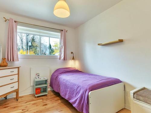 Bedroom - 28 Rue Des Pins, Saint-Basile-Le-Grand, QC - Indoor Photo Showing Bedroom