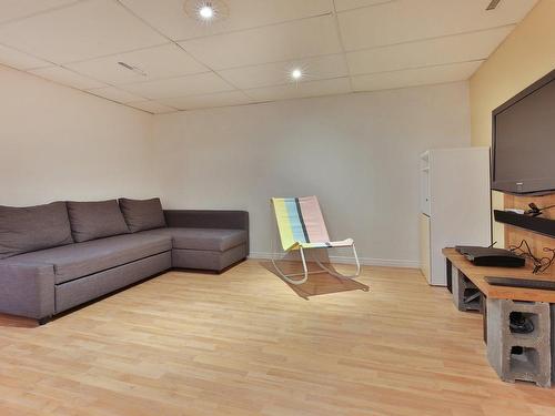 Family room - 28 Rue Des Pins, Saint-Basile-Le-Grand, QC - Indoor