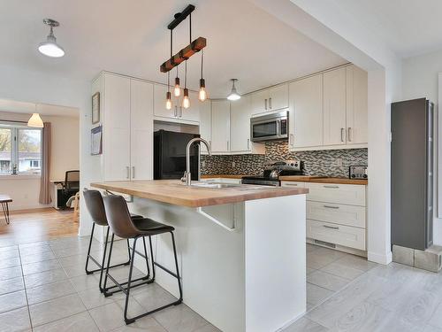 Kitchen - 28 Rue Des Pins, Saint-Basile-Le-Grand, QC - Indoor Photo Showing Kitchen With Upgraded Kitchen