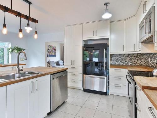 Kitchen - 28 Rue Des Pins, Saint-Basile-Le-Grand, QC - Indoor Photo Showing Kitchen With Double Sink