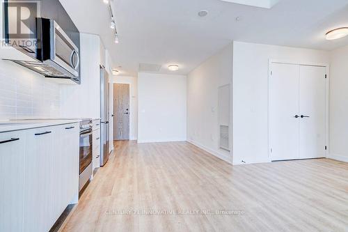 533 - 2300 St Clair Avenue W, Toronto, ON - Indoor Photo Showing Kitchen