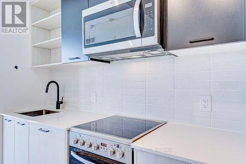 533 - 2300 St Clair Avenue W, Toronto, ON - Indoor Photo Showing Kitchen