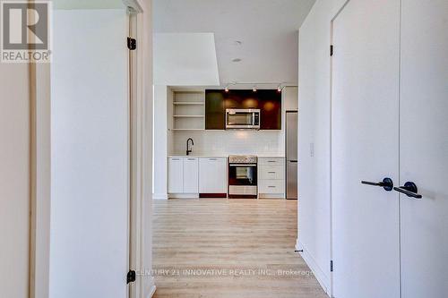 533 - 2300 St Clair Avenue W, Toronto, ON - Indoor Photo Showing Kitchen