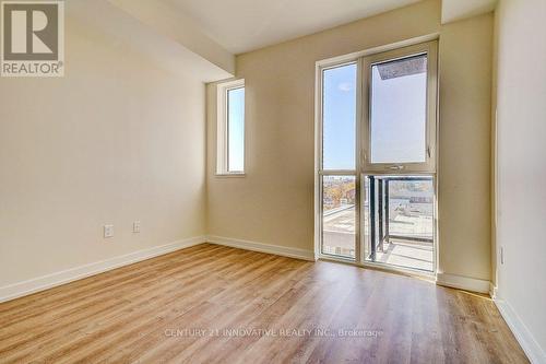 533 - 2300 St Clair Avenue W, Toronto, ON - Indoor Photo Showing Other Room