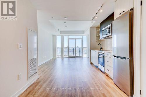 533 - 2300 St Clair Avenue W, Toronto, ON - Indoor Photo Showing Kitchen