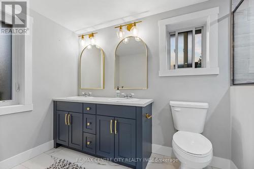 7957 Argyle Street, Southwold (Fingal), ON - Indoor Photo Showing Bathroom